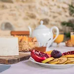 Panzió Ostal Cassinia Maison D Hotes De Charme Avec Petit Dejeuner Gourmand