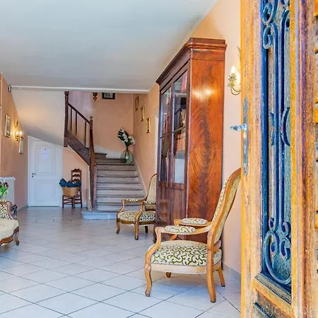 לינה וארוחת בוקר Ostal Cassinia