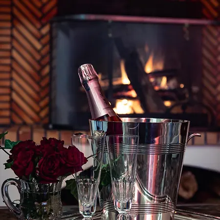 לינה וארוחת בוקר Ostal Cassinia 3*