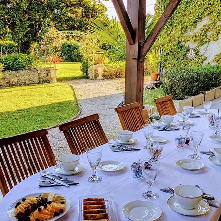 Couette-café Ostal Cassinia Maison D Hôtes De Charme Avec Petit Déjeuner Gourmand 3*