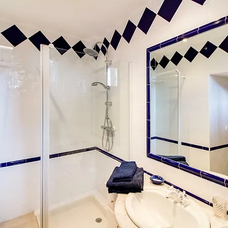 Ostal Cassinia לינה וארוחת בוקר